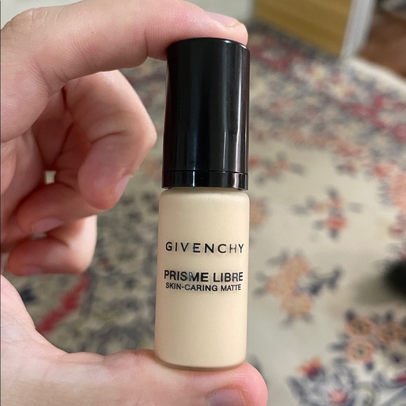 Face Bundle! Givenchy Matte Foundation + Marc Jacobs Highlighter in Tantalize - Picture 3 of 6